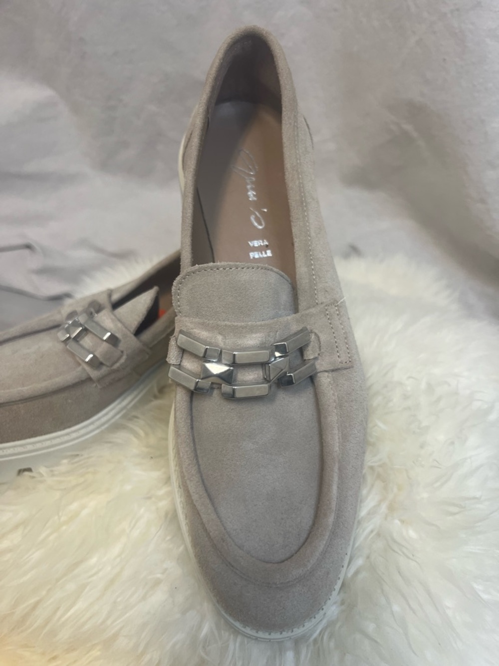 Vera Pelle Taupe Suede Loafers with Silver Chain Hardware Thick Sole Sz 9.5 - Picture 2 of 7